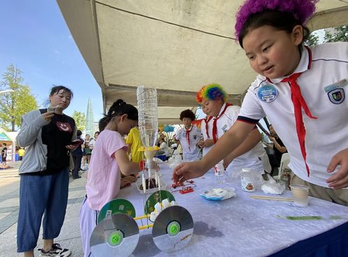 科普盛宴襲來 全市500多項科普活動輪番登場，趣玩科學(xué)實驗玩具點燃好奇心
